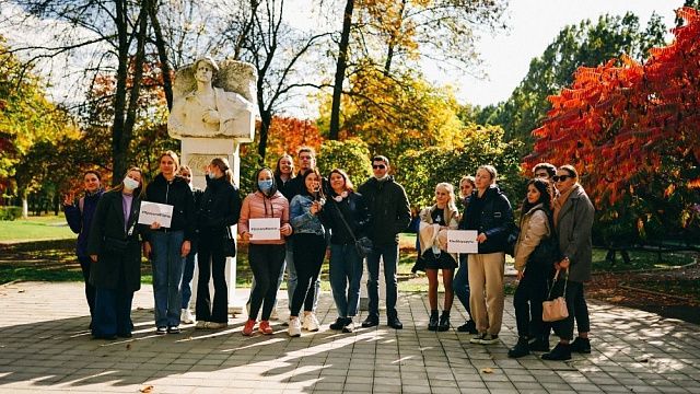 Участники проекта «Прошагай город. Экомаршруты». Автор фото: Дарья Паращенко