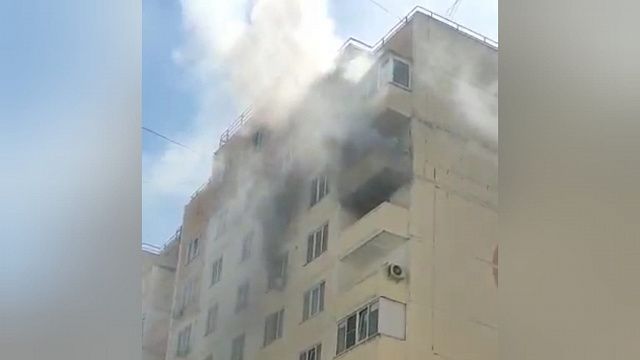 100 человек эвакуировали при пожаре в жилом доме в Краснодаре