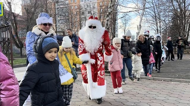 Новогодние елки в двух парках Краснодара откроются 30 декабря