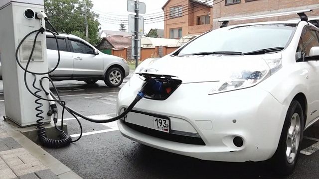 На Кубани сделали бесплатными парковки для электромобилей
