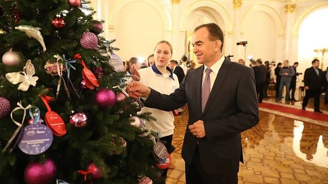 Губернатор Кубани исполнит мечты троих детей на «Елке желаний»
