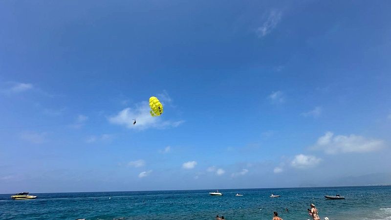 СК сообщил о двух пострадавших туристках на аттракционе с парашютом в Голубицкой