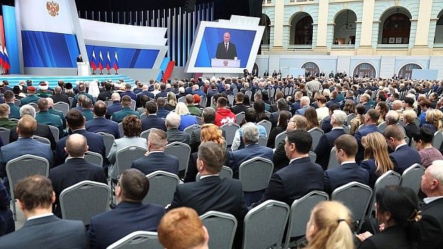 Владимир Путин выступает с посланием к Федеральному собранию. Фото: http://www.kremlin.ru/events/president/transcripts/73585