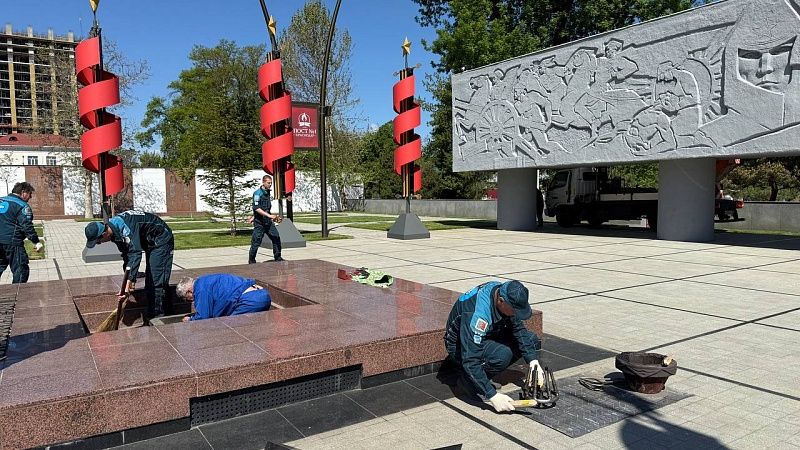 Вечный огонь подготовили ко Дню Победы в Краснодаре 