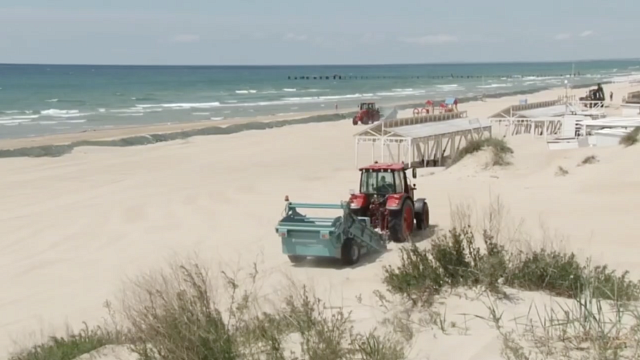 Техническую уборку пляжей завершили в анапских санаториях «Кристалл» и «Эра» 