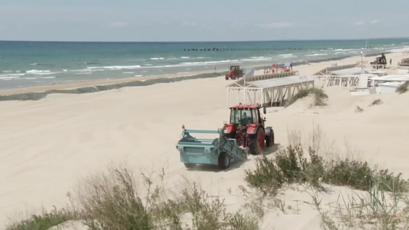 Техническую уборку пляжей завершили в анапских санаториях «Кристалл» и «Эра» 