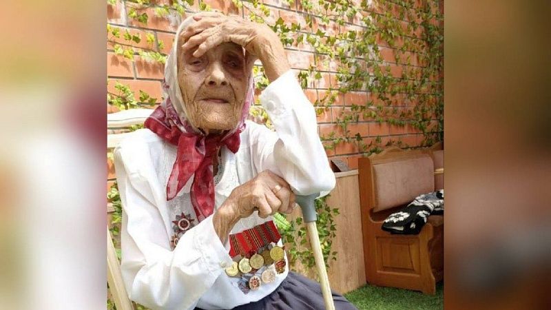 Кондратьев поздравил жительницу Краснодара со 106-летием 