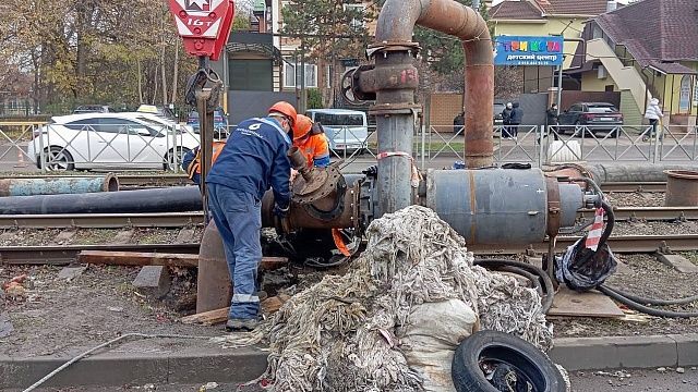 «Краснодар Водоканал» пожаловался на крупные засоры в канализации на Московской