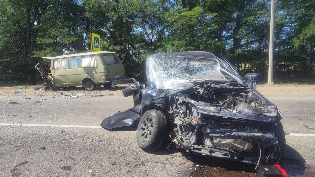 В массовом ДТП под Ейском погиб один человек и трое пострадали. Фото: пресс-служба ГУ МВД России по Краснодарскому краю