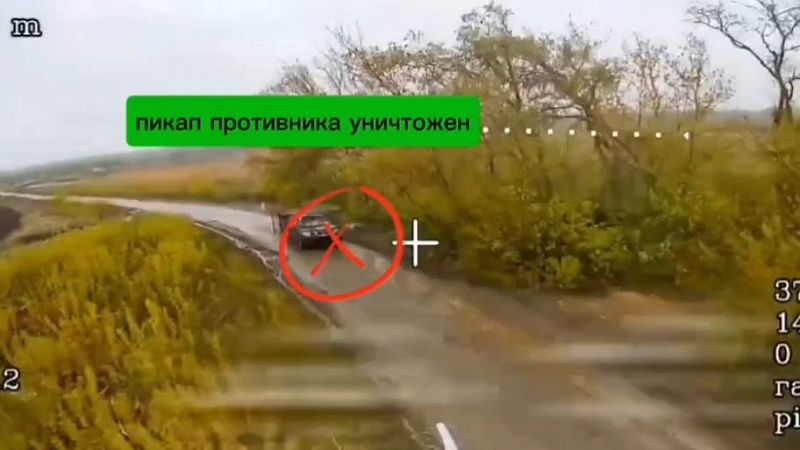 На видео попало уничтожение кишащего украинскими боевиками пикапа в зоне СВО