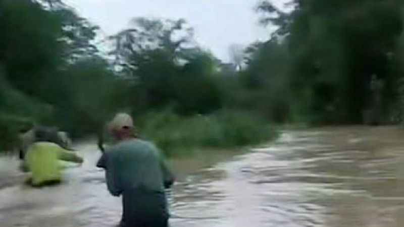 Автобус с 25 пассажирами сорвался с моста прямо в воду в Туапсинском районе