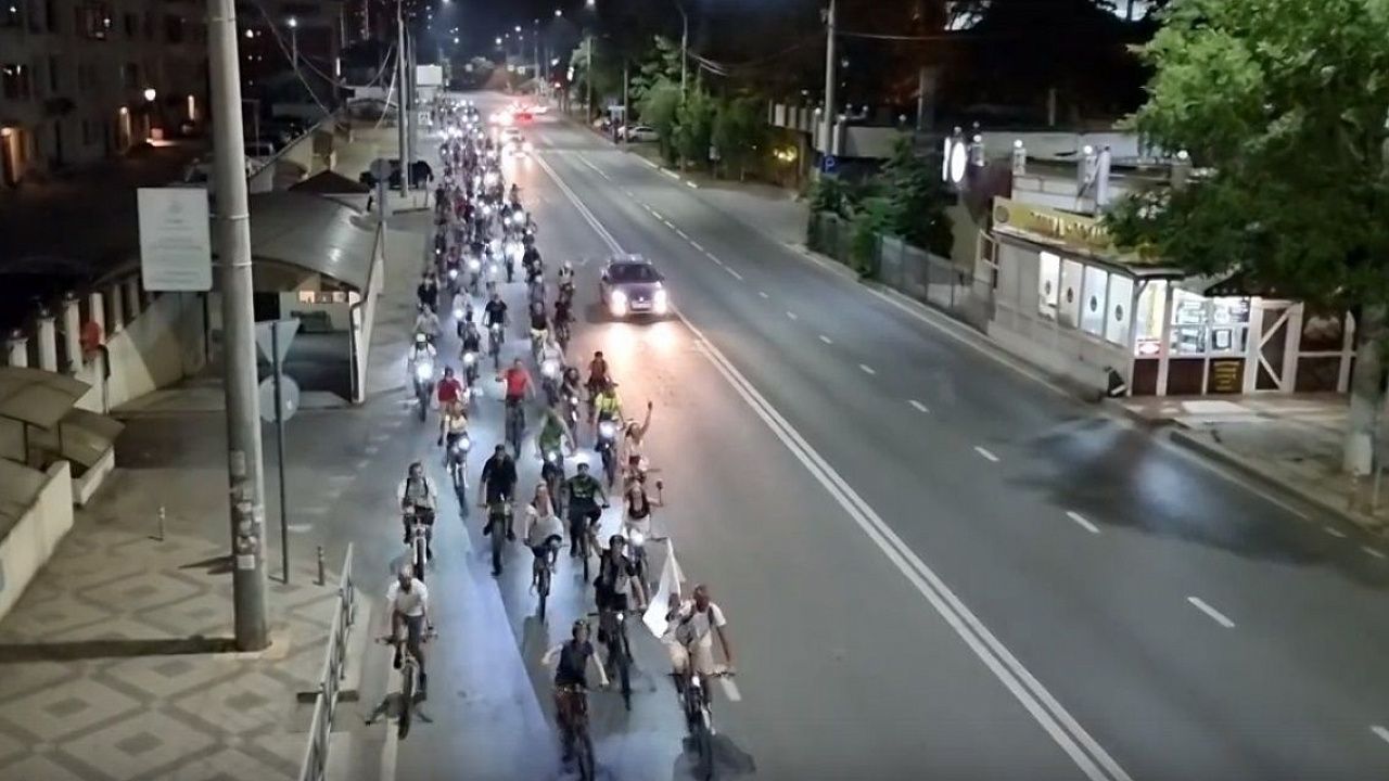 Краснодарцы проедут 35 км на велосипедах по улицам ночного города  Фото: vk.com/veloridekrd