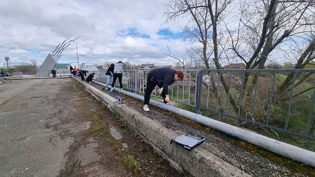 Субботник провели на мемориальном комплексе «Защитникам Пашковской переправы»