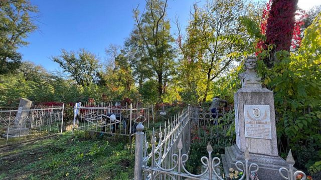 В субботу на Всесвятском кладбище и у Покровского озера в Краснодаре проведут массовые уборки