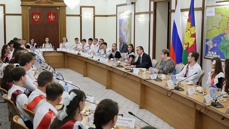 Кондратьев встретился с выпускниками школ и кадетских корпусов Кубани 