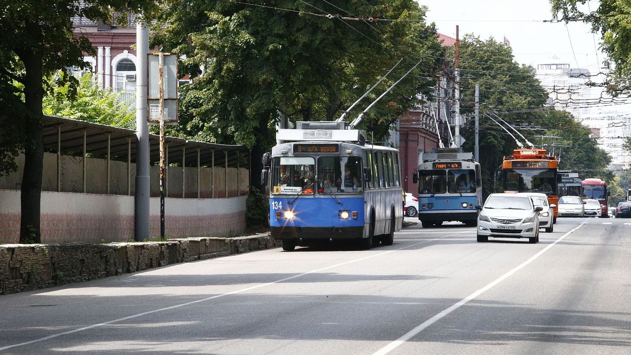 В Краснодаре изменился график работы нескольких троллейбусов, которые курсируют по улице Ставропольской. Фото: Геннадий Аносов