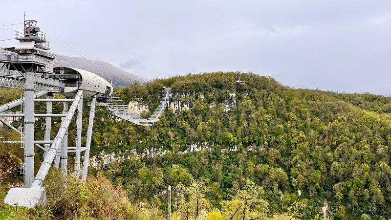 Пенсионер из Сочи совершил 80-й банджи-прыжок в честь Дня Победы