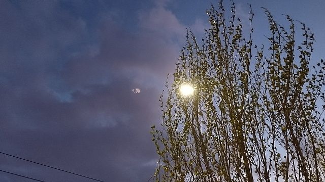 На видео попали взрывы в небе над Липецком во время атаки БПЛА 