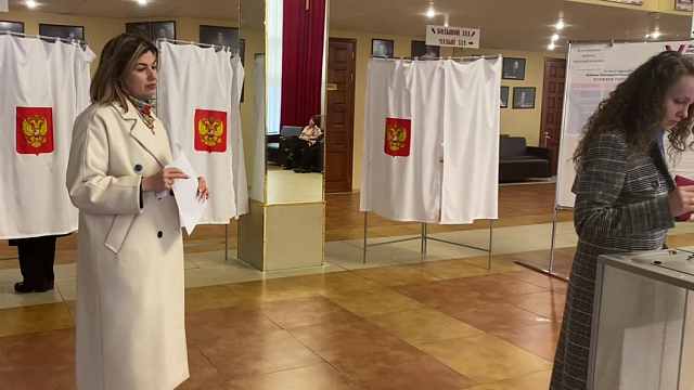 С 8 утра на избирательных участках был огромный наплыв людей Фото: телеканал Краснодар