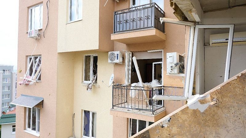 Городские службы начали расчистку дома после взрыва газа в Сочи