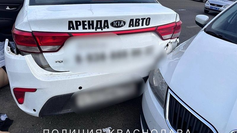 Приезжий таксист протаранил две легковушки и погиб в Краснодаре