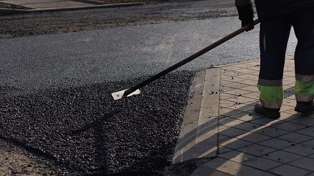 В Губернском микрорайоне отремонтируют три дороги протяженностью 2,3 км Фото: Телеканал «Краснодар»/Елена Желнина
