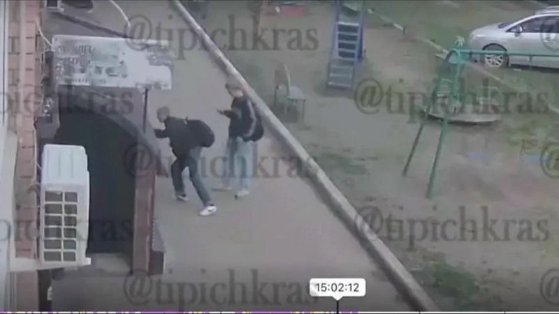 Подростки нанесли свастику на дом и сфотографировали в Краснодаре 