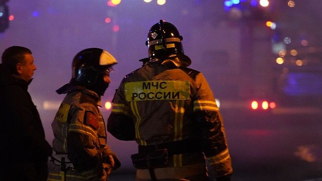 Крупный пожар на складе потушили ночью в Краснодаре. Фото: архив телеканала «Краснодар»