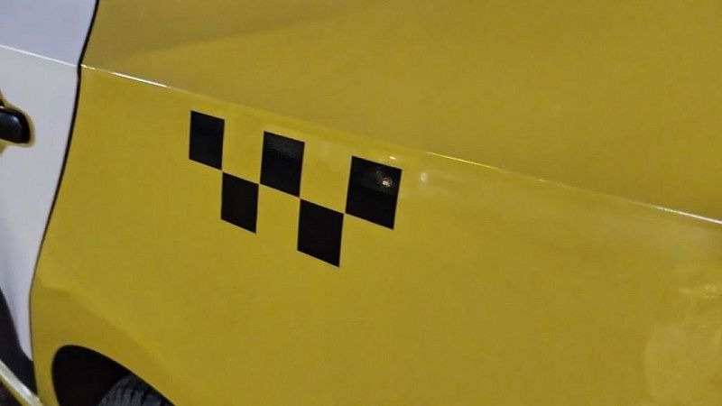 Пять автомобилей изъяли у нелегальных таксистов возле вокзала в Сочи