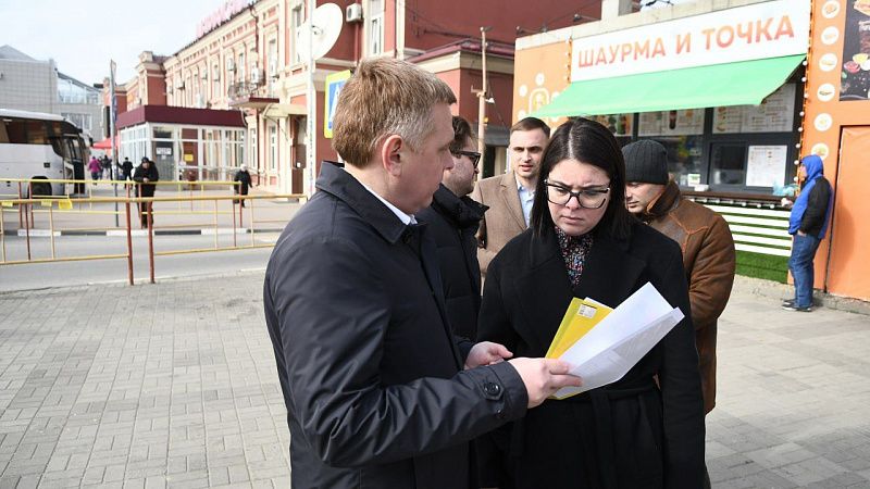 Вице-мэр Краснодара поручила проверить законность установки ларьков на Привокзальной площади