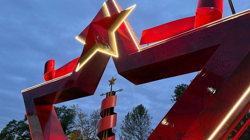 Перешедшие в ряды ВС РФ бойцы ВСУ возложили цветы к Вечному огню в Мелитополе