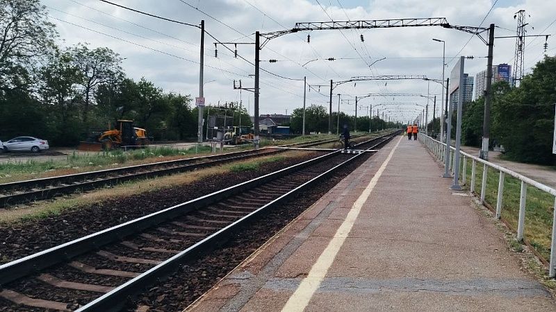 Задержаны четыре поезда в Анапу и Сочи из-за атаки дронов на жд-станцию в Сальске