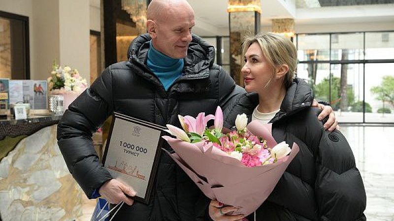 Миллионного туриста торжественно встретили в Сочи