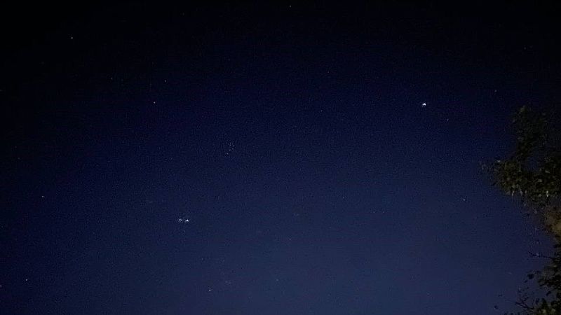 Появились первые кадры загадочного огненного следа над Москвой