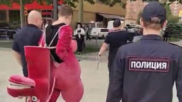 Розовую и фиолетовую лошадей оштрафовали в парке «Краснодар»