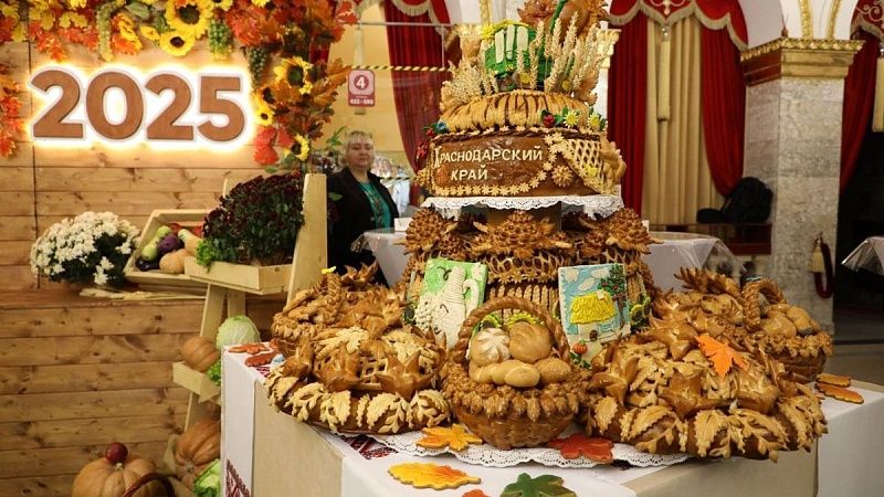 Стокилограммовый каравай-рекордсмен испекли на День урожая в Анапе 