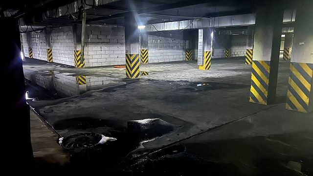 Подземная парковка загорелась на улице Колхозной в Краснодаре