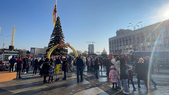 На Главной площади Краснодара торжественно открыли новогоднюю елку Фото: Телеканал «Краснодар»