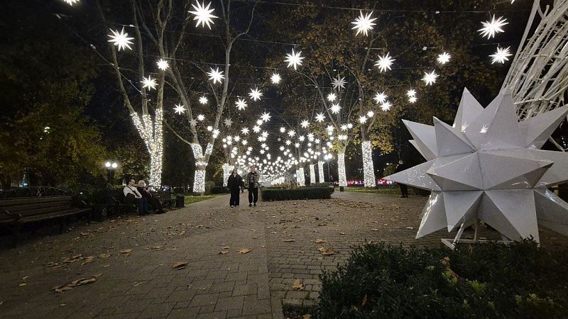 Иллюминацию на Красной полностью включат к 1 декабря в Краснодаре