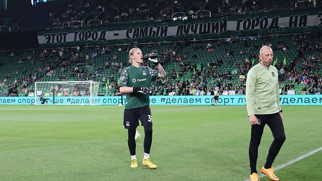 Игрок «ПСЖ» Матвей Сафонов вернулся из Парижа в Краснодар 