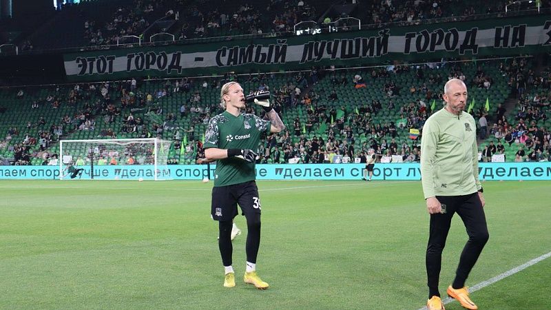 Игрок «ПСЖ» Матвей Сафонов вернулся из Парижа в Краснодар 