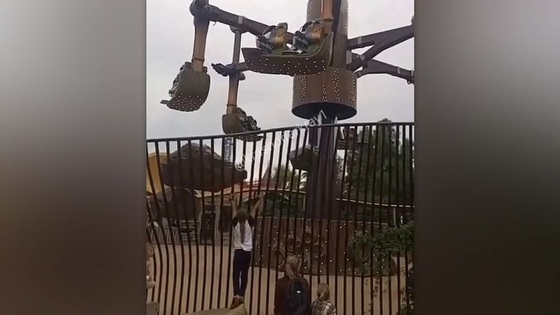 Отдыхающие из-за неполадок провисели 20 минут на аттракционе в Сочи 