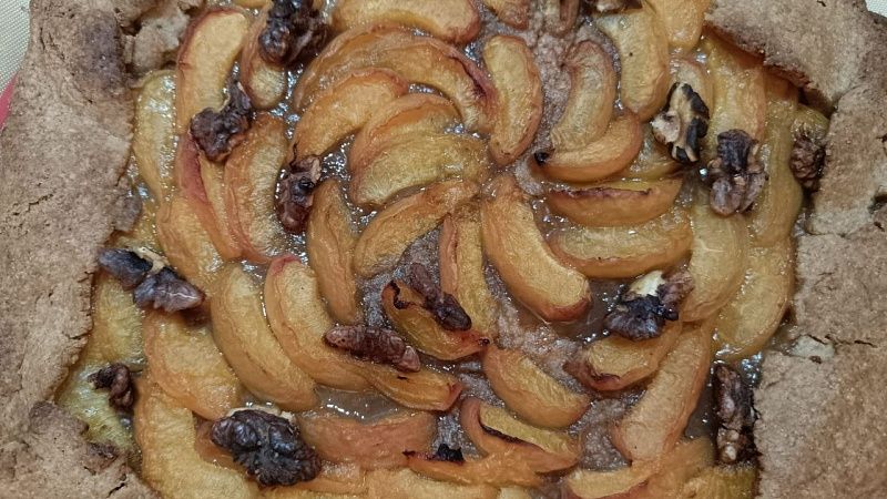 До смерти накормила отравленным пирогом внучку и кошку бабушка в Бразилии