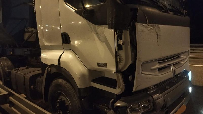 Грузовик протаранил легковушку на трассе М-4 «Дон» в Кущёвском районе