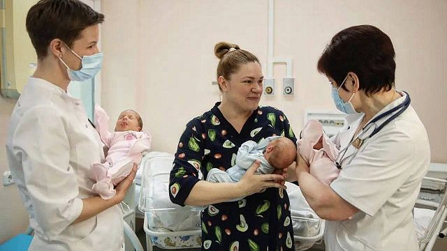 В Краснодаре впервые с начала года родились тройняшки