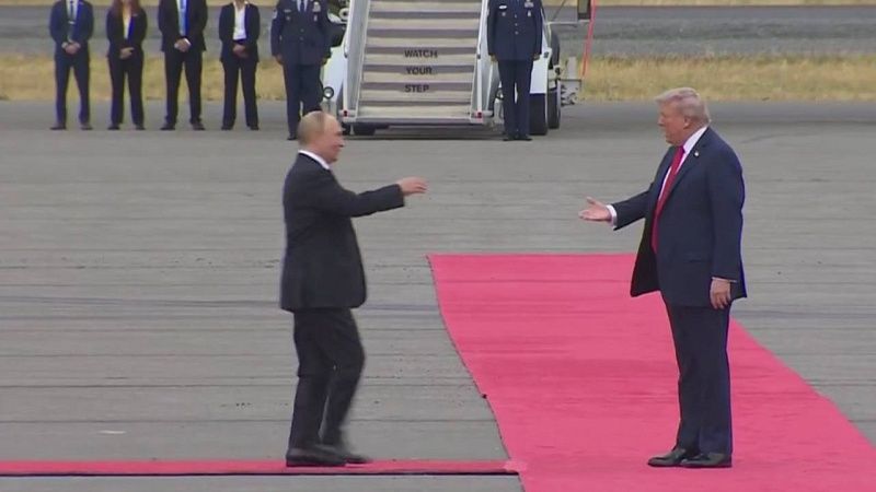 Борт Владимира Путина сел в Анкоридже