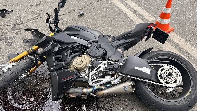 В Краснодаре мотоциклист погиб в ДТП с иномаркой. Фото: t.me/mvd23krasnodar
