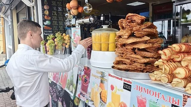 Надзор за объектами торговли усилили на набережной Сочи