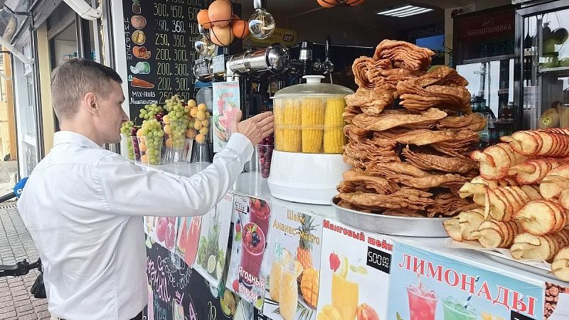 Надзор за объектами торговли усилили на набережной Сочи