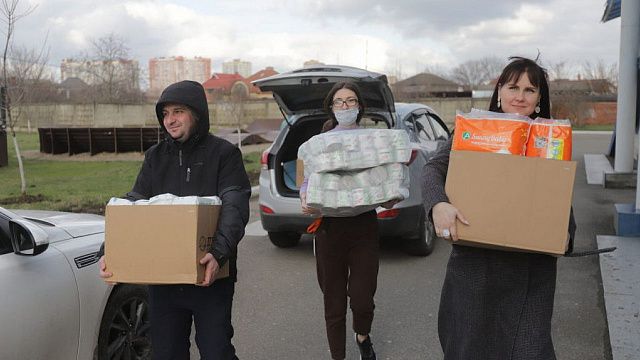 «Краснодарские известия» отправили гуманитарный груз беженцам с Донбасса